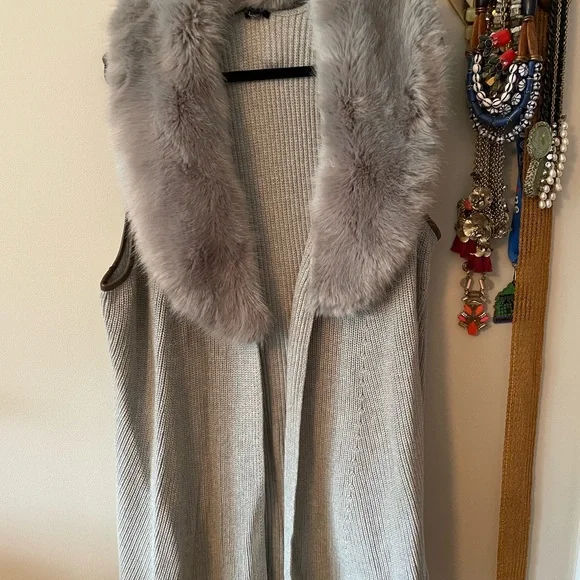 Talbots Gray Sweater Vest with Faux Fur Collar - Picture 1 of 3